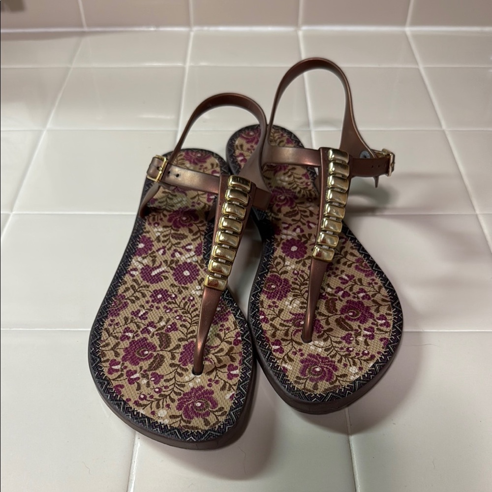 Sparkling Brown and Gold Sandals with Glittery Design